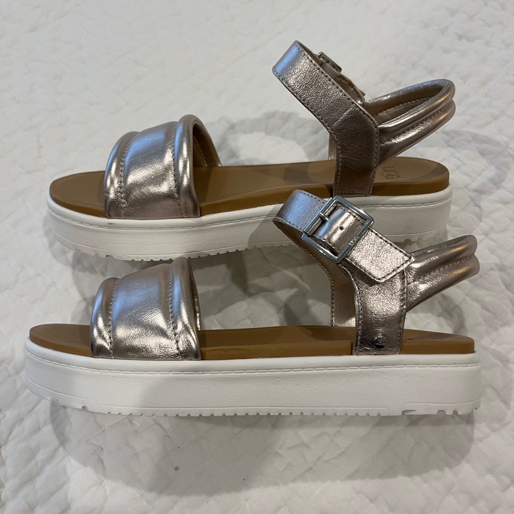 UGG leather Metallic Pewter Sandals with White Soles size 8, never worn